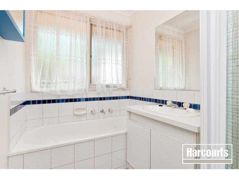 17 Collins Crescent, Berwick VIC 3806