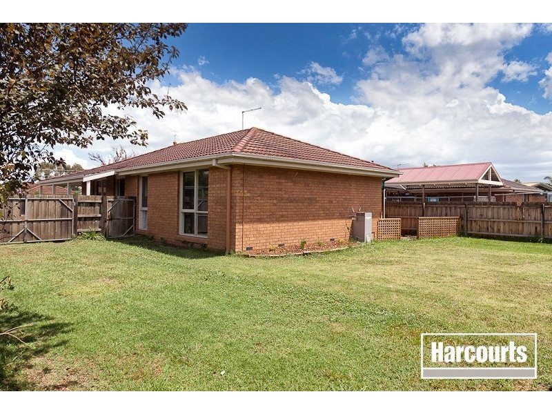 17 Collins Crescent, Berwick VIC 3806