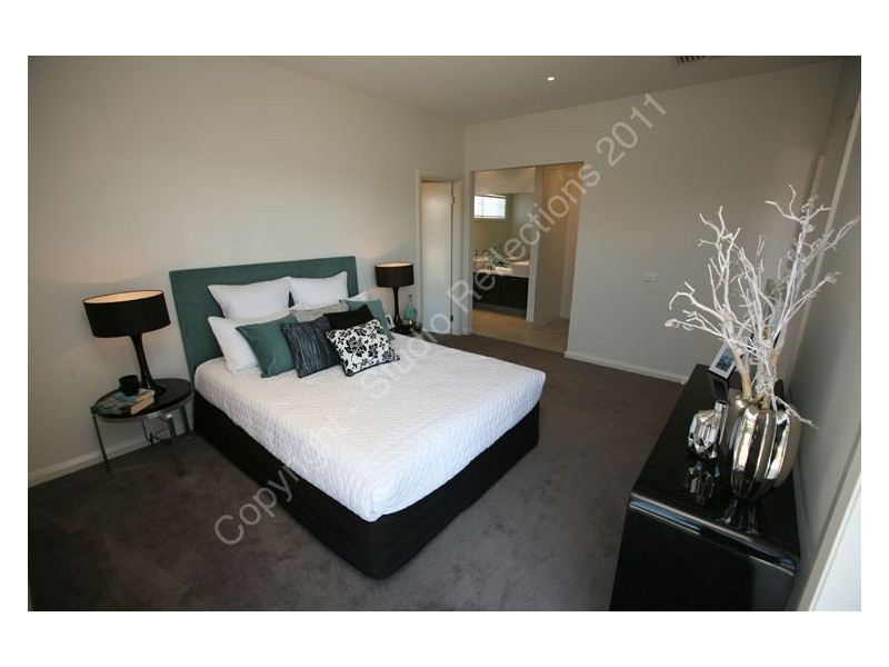 13 Crepe Avenue, Cranbourne VIC 3977