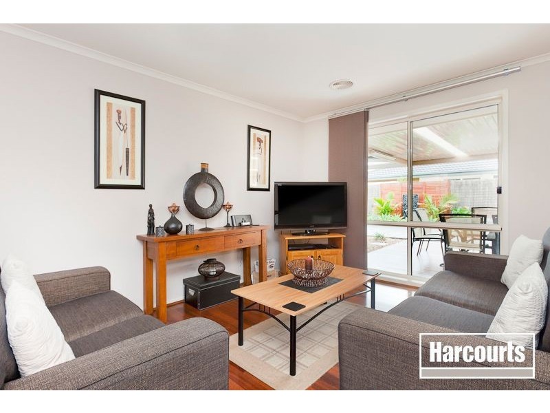 10 Phoenix Avenue, Cranbourne North VIC 3977