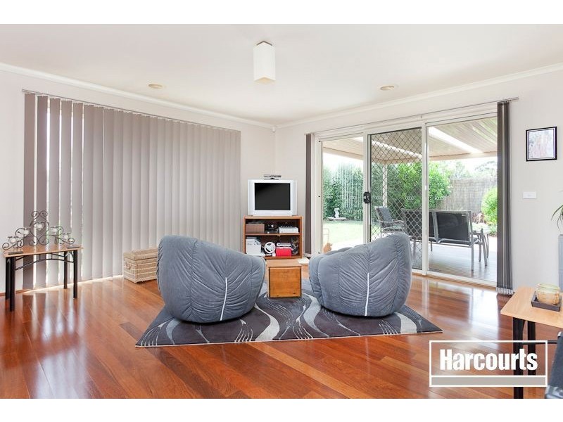 10 Phoenix Avenue, Cranbourne North VIC 3977