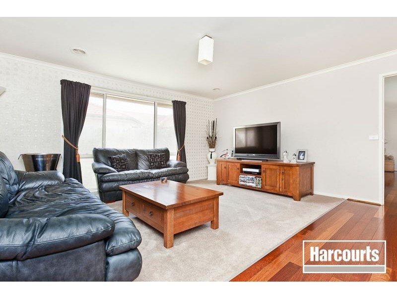 10 Phoenix Avenue, Cranbourne North VIC 3977