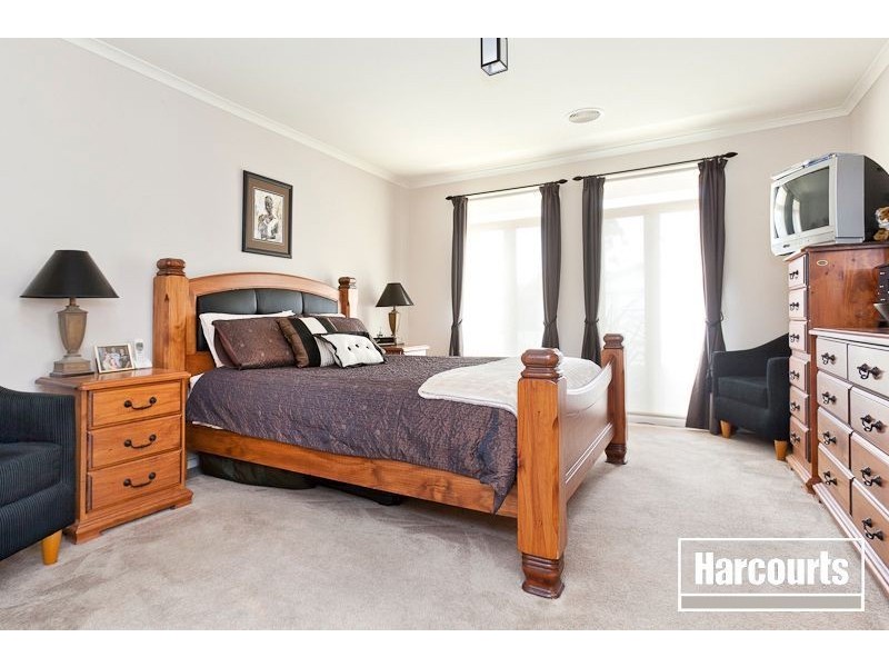 10 Phoenix Avenue, Cranbourne North VIC 3977