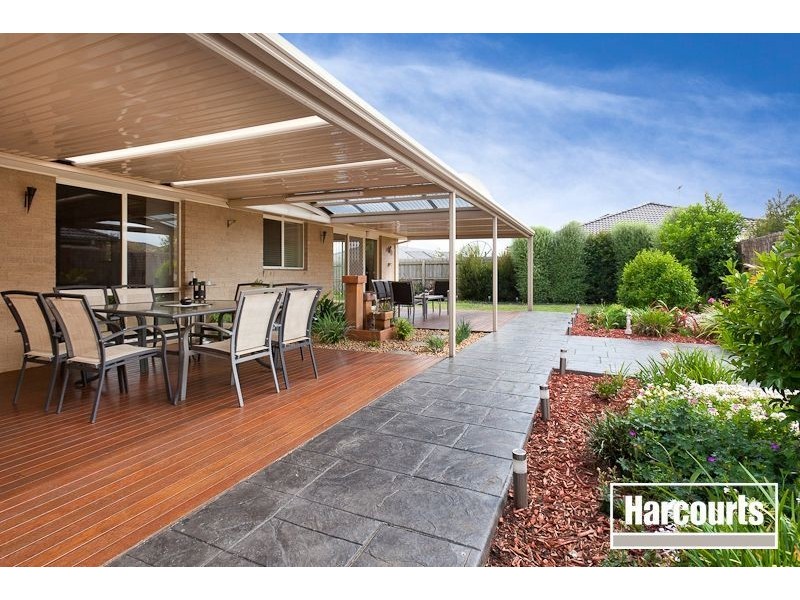 10 Phoenix Avenue, Cranbourne North VIC 3977