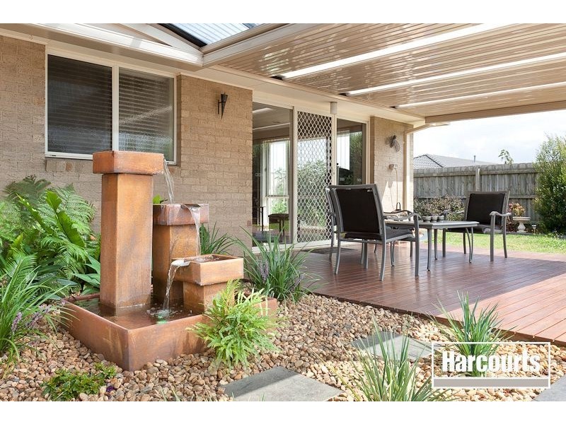 10 Phoenix Avenue, Cranbourne North VIC 3977