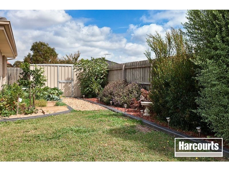 10 Phoenix Avenue, Cranbourne North VIC 3977