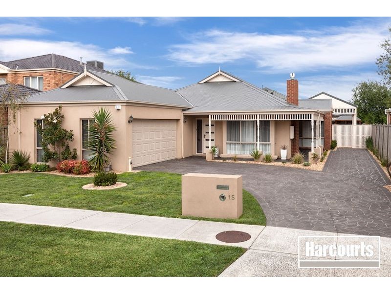 15 Eucumbene Drive, Berwick VIC 3806