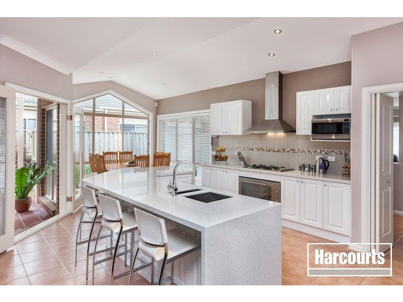 15 Eucumbene Drive, Berwick VIC 3806