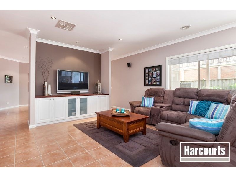 15 Eucumbene Drive, Berwick VIC 3806