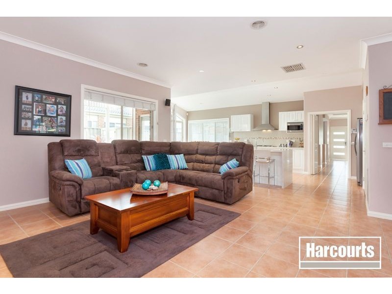 15 Eucumbene Drive, Berwick VIC 3806