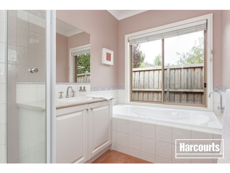 15 Eucumbene Drive, Berwick VIC 3806