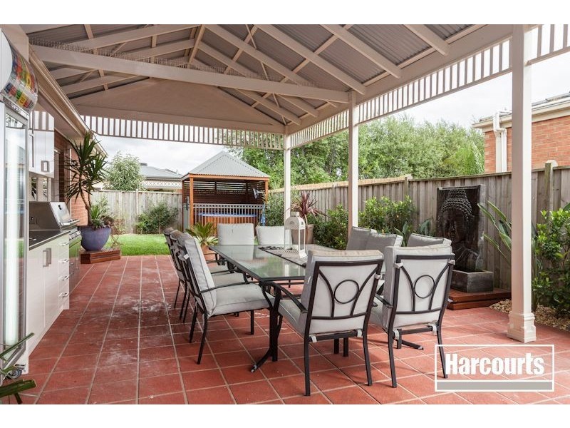 15 Eucumbene Drive, Berwick VIC 3806