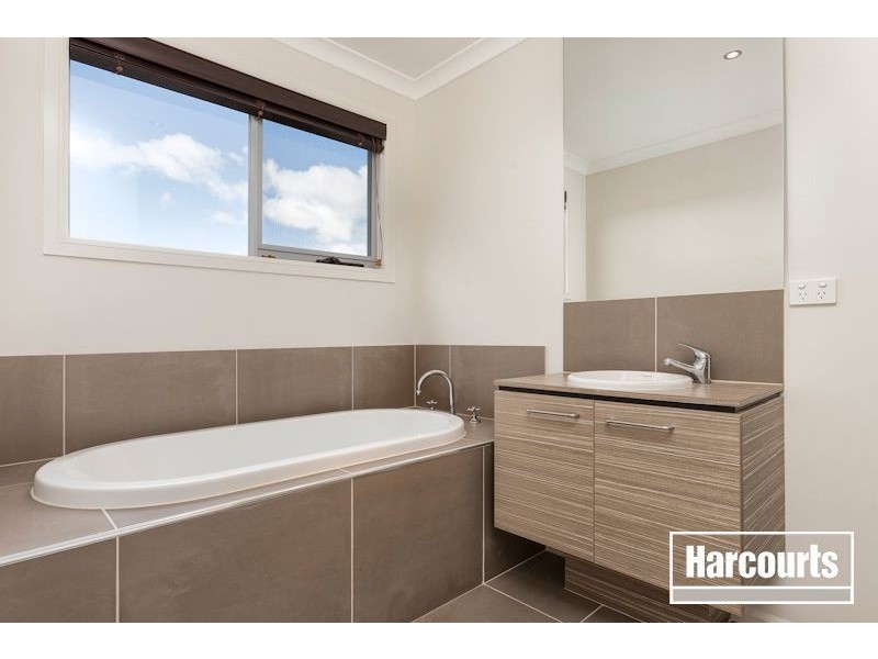 18 Arena Parade, Officer VIC 3809