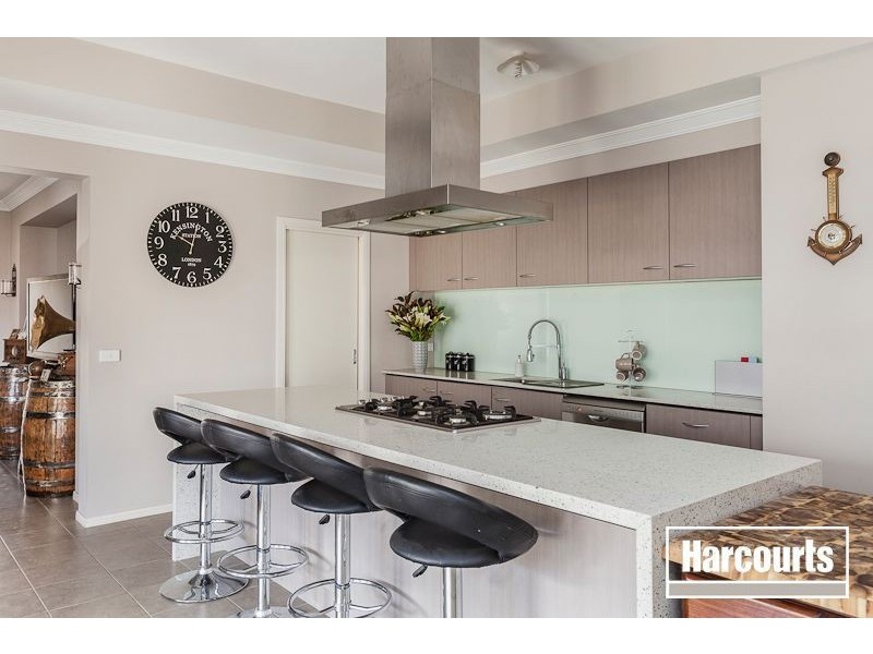 33 Eucumbene Drive, Berwick VIC 3806