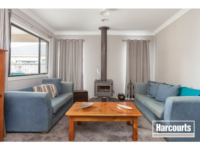 33 Eucumbene Drive, Berwick VIC 3806