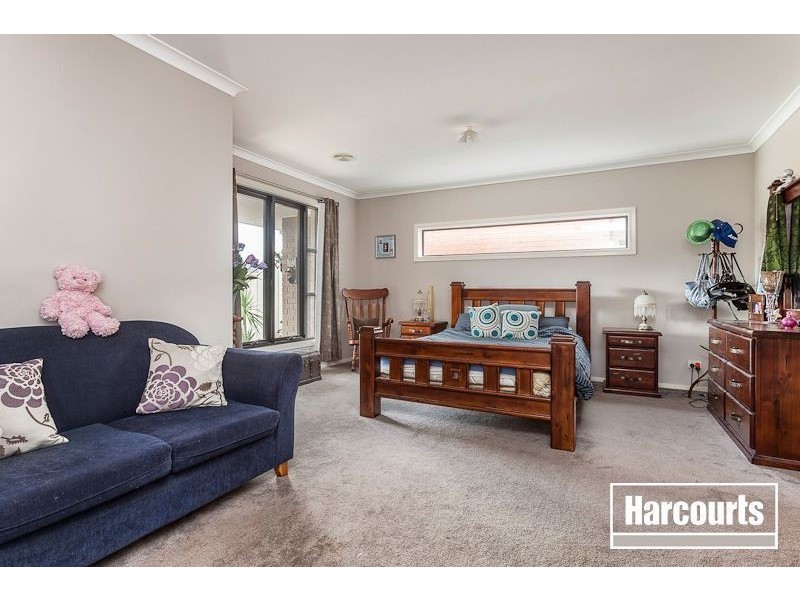 33 Eucumbene Drive, Berwick VIC 3806