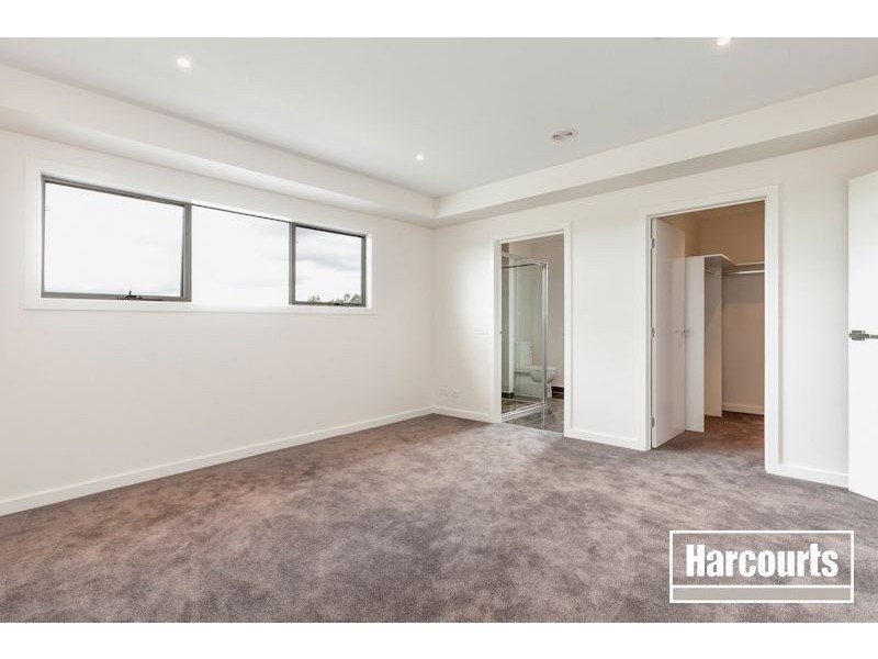 83 Melzak Way, Berwick VIC 3806