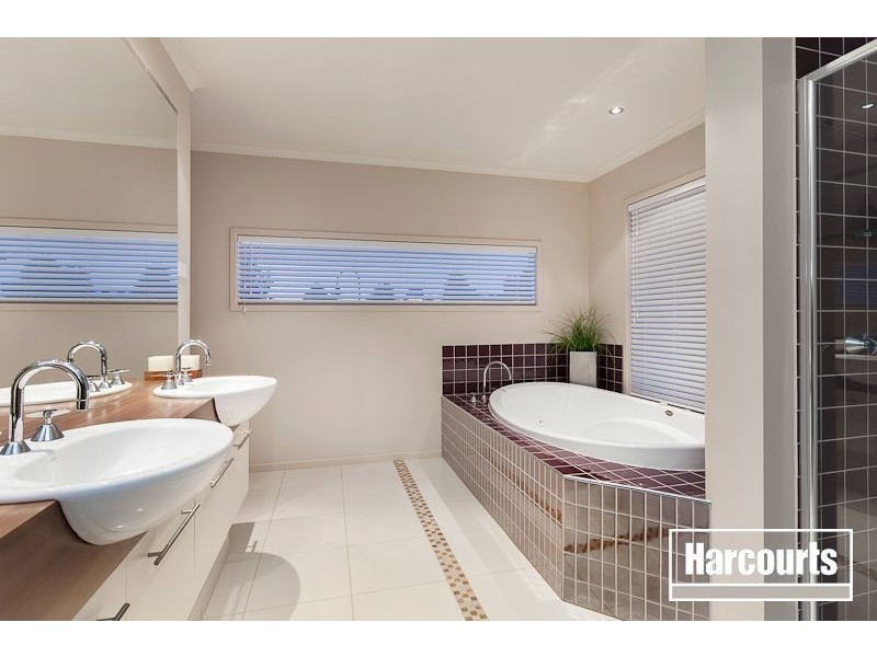 12 Oakmoss Place, Berwick VIC 3806