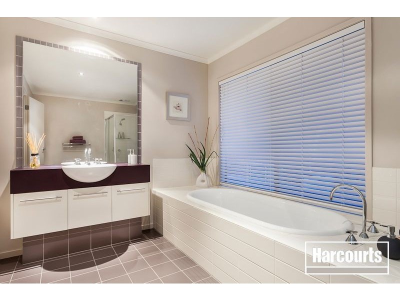 12 Oakmoss Place, Berwick VIC 3806