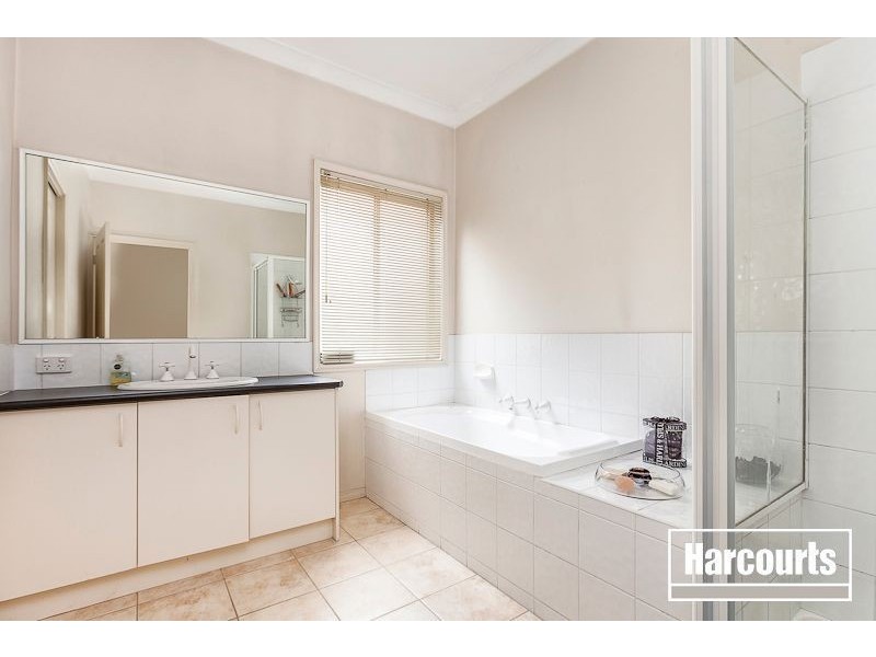 4/12 Grant Close, Berwick VIC 3806