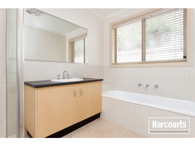 112 Bemersyde Drive, Berwick VIC 3806