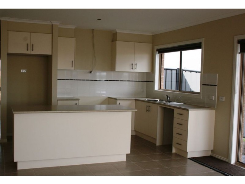 89 Heather Grove, Clyde North VIC 3978