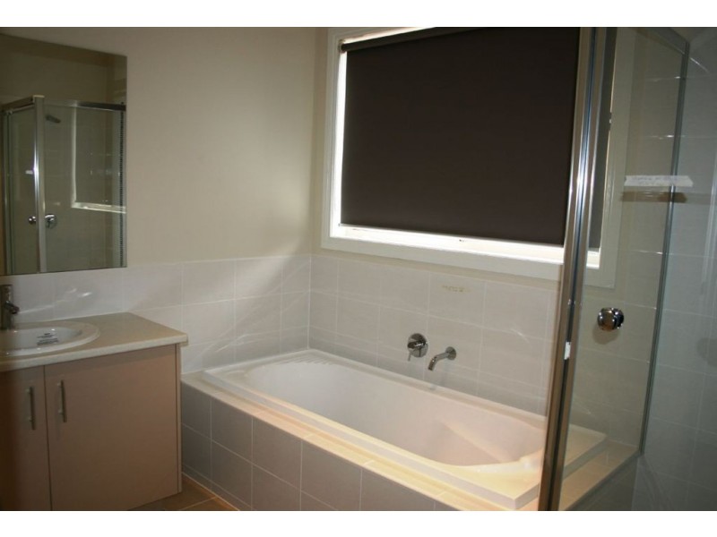 89 Heather Grove, Clyde North VIC 3978