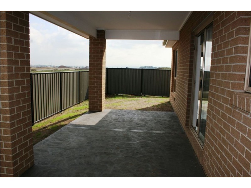 89 Heather Grove, Clyde North VIC 3978