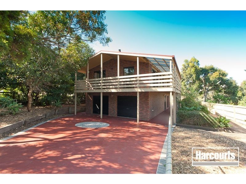 24 Innes Court, Berwick VIC 3806