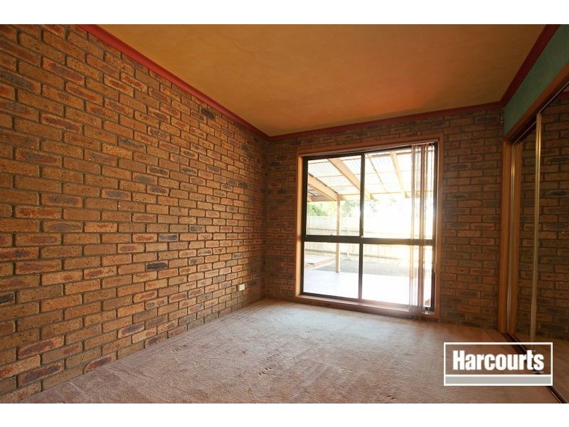 24 Innes Court, Berwick VIC 3806