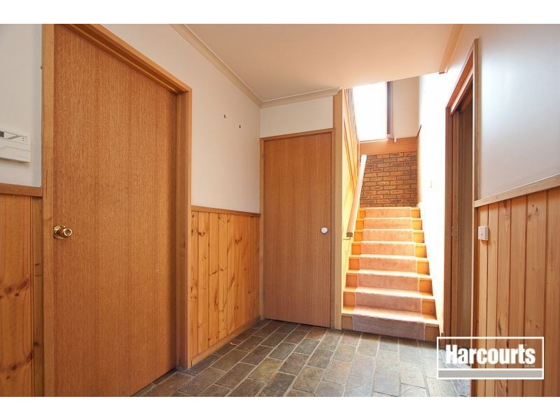 24 Innes Court, Berwick VIC 3806