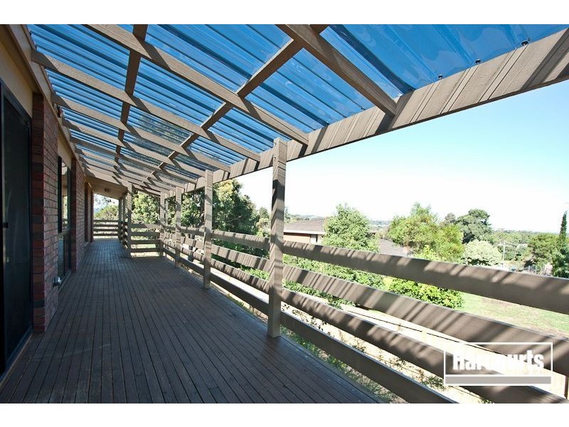 24 Innes Court, Berwick VIC 3806