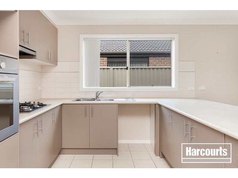 87 Broad Oak Drive, Cranbourne East VIC 3977