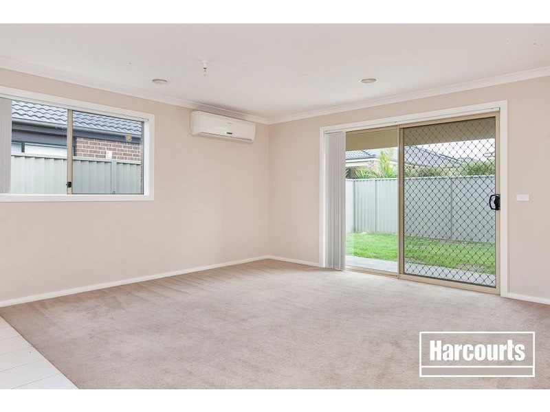 87 Broad Oak Drive, Cranbourne East VIC 3977
