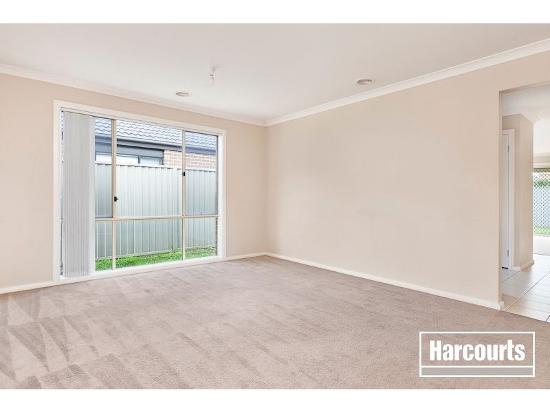 87 Broad Oak Drive, Cranbourne East VIC 3977