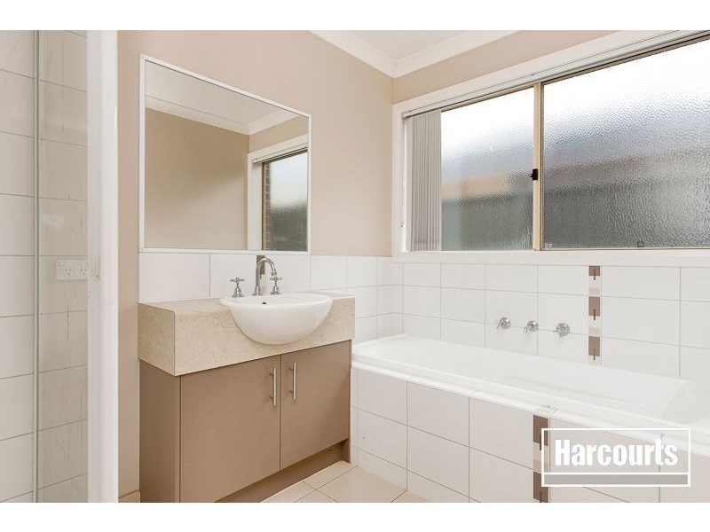 87 Broad Oak Drive, Cranbourne East VIC 3977
