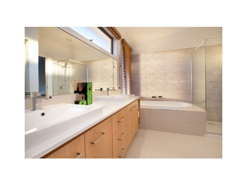 15 Arena Parade, Officer VIC 3809