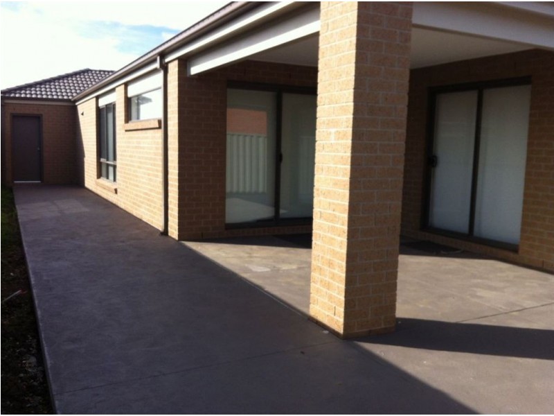 23 Arrow Road, Cranbourne VIC 3977