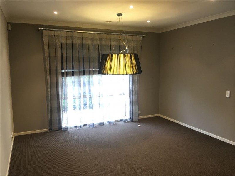 198 Linsell Blvd, Cranbourne East VIC 3977