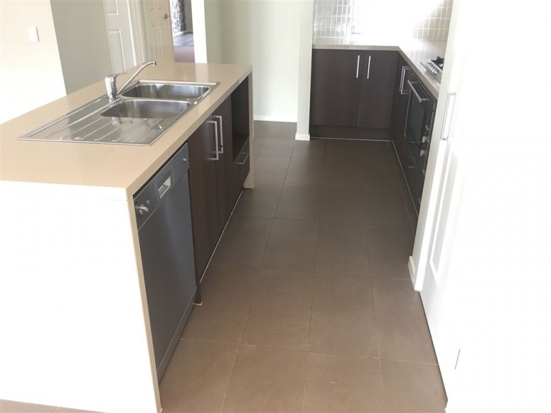 198 Linsell Blvd, Cranbourne East VIC 3977