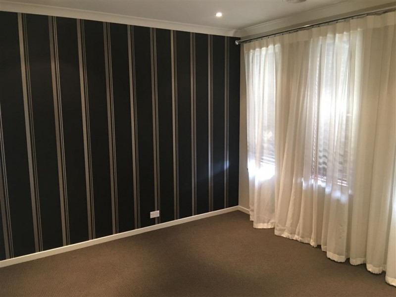 198 Linsell Blvd, Cranbourne East VIC 3977