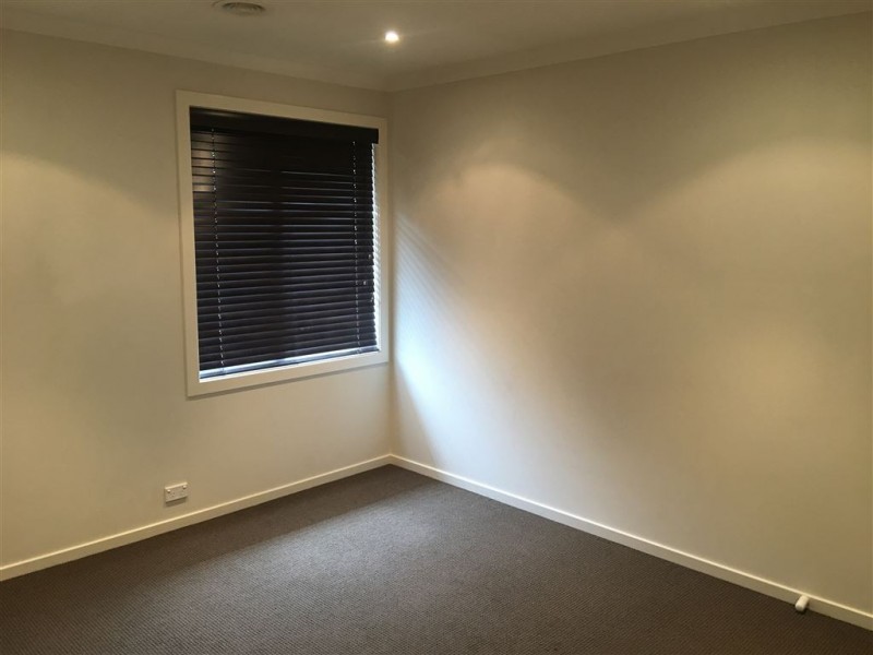 198 Linsell Blvd, Cranbourne East VIC 3977