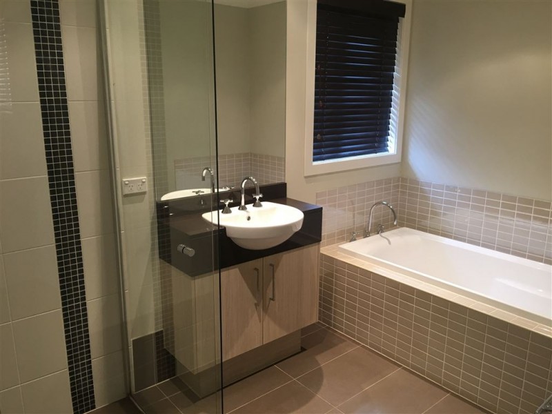 198 Linsell Blvd, Cranbourne East VIC 3977