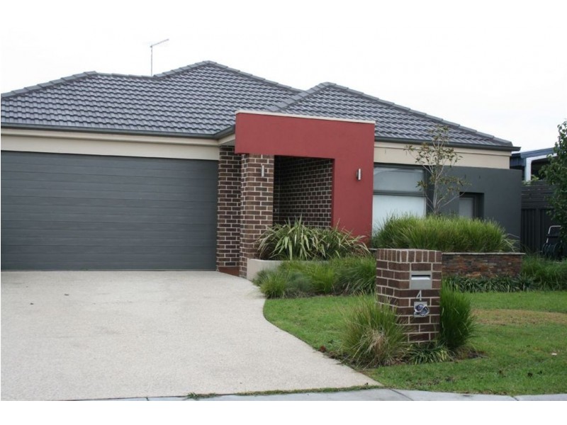 4 Lawrence Close, Pakenham VIC 3810
