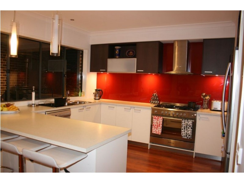 4 Lawrence Close, Pakenham VIC 3810