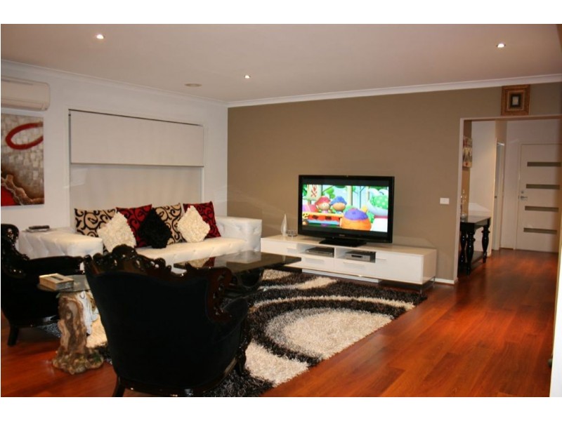 4 Lawrence Close, Pakenham VIC 3810