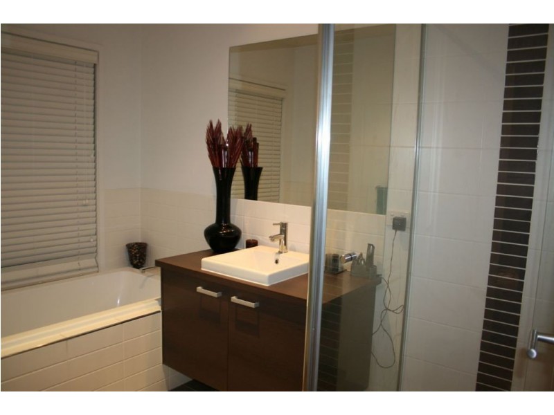 4 Lawrence Close, Pakenham VIC 3810