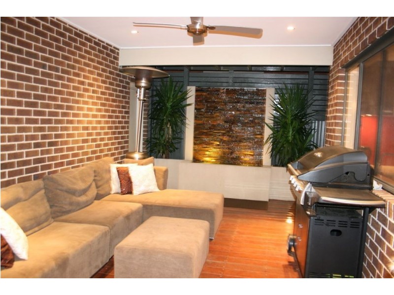 4 Lawrence Close, Pakenham VIC 3810