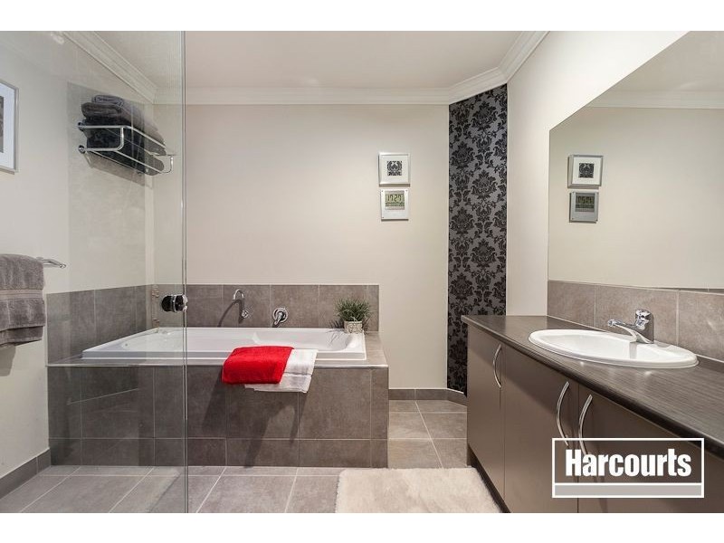 11 Coach House Lane, Beaconsfield VIC 3807