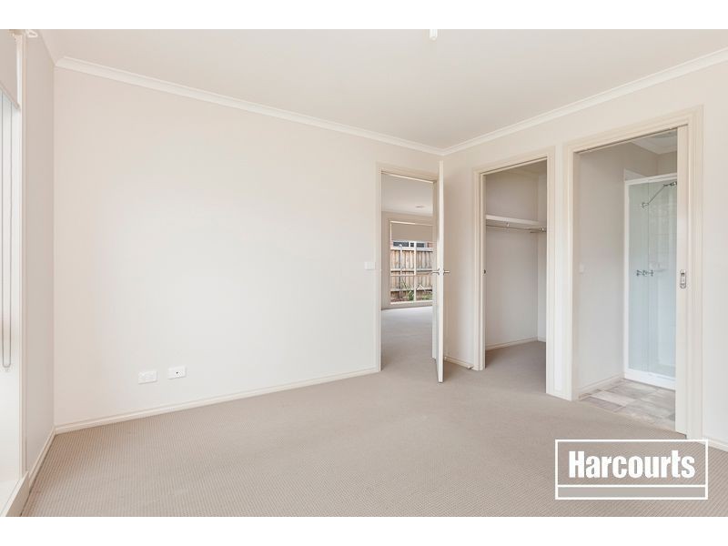 6 Rammer Way, Cranbourne East VIC 3977